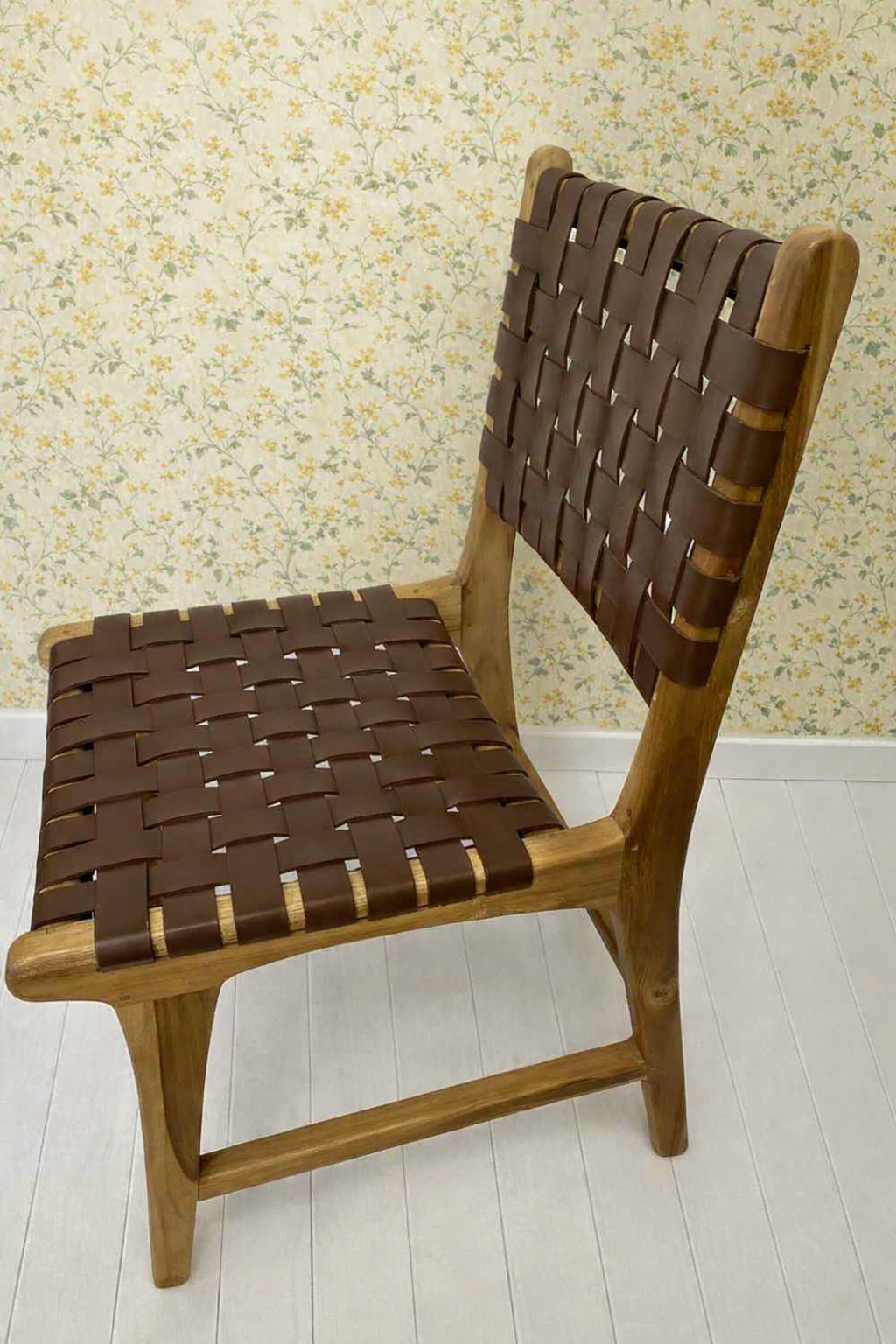 Pale yellow wallpape